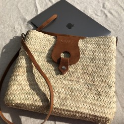 Pochette en doum avec rabat cuir